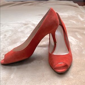 Low-heel shoe from Tahari